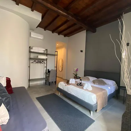 Soha Piazza Di Spagna Boutique-3